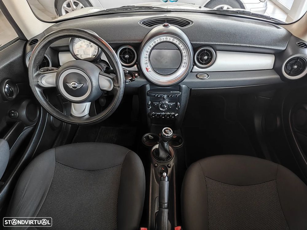 MINI 3 Portas One D - 22