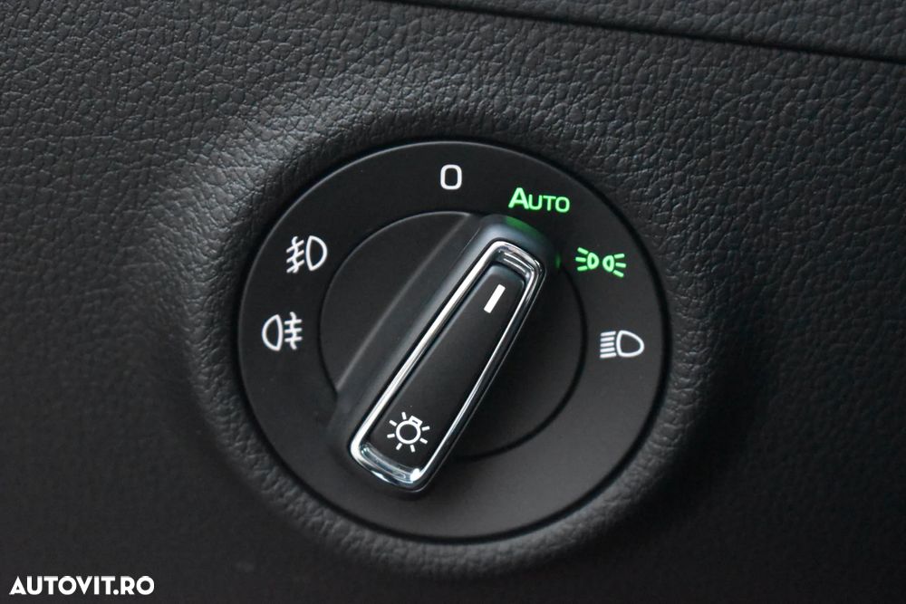 Skoda Superb Combi 2.0 TDI DSG Ambition - 38