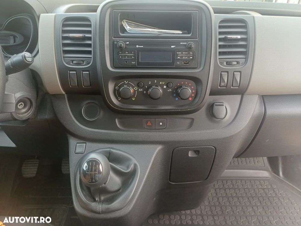 Renault Trafic Combi L1H1 8+1 Authentique - 11
