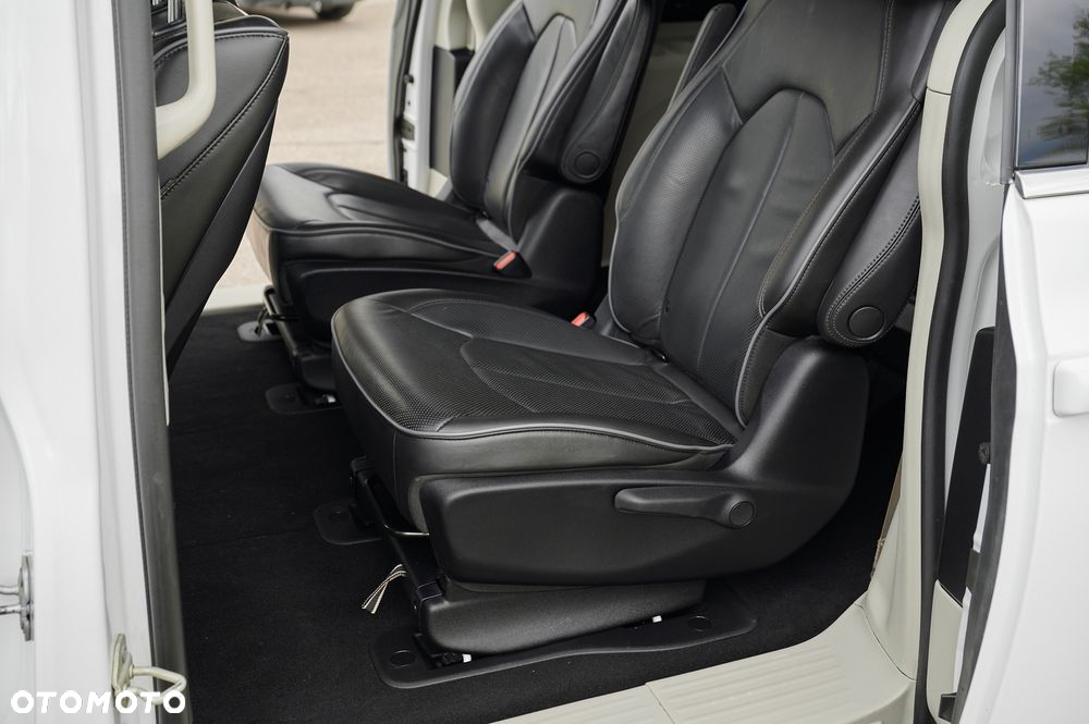 Chrysler Pacifica - 22