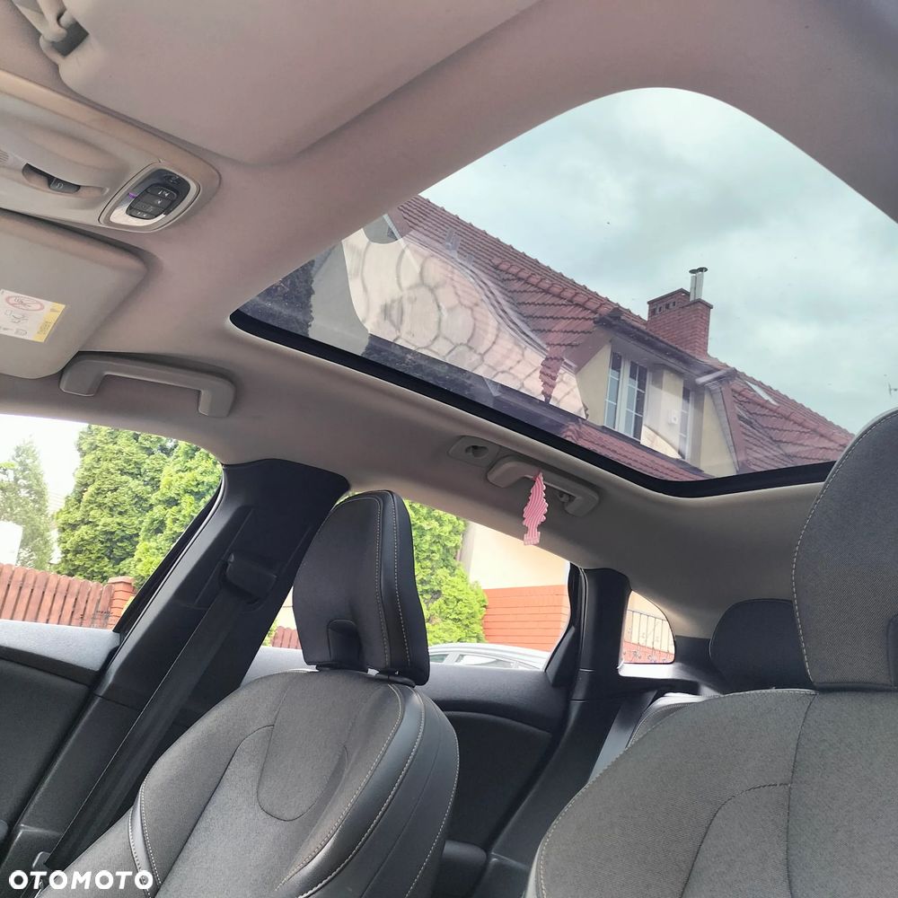 Volvo V40 Cross Country D3 Momentum - 4