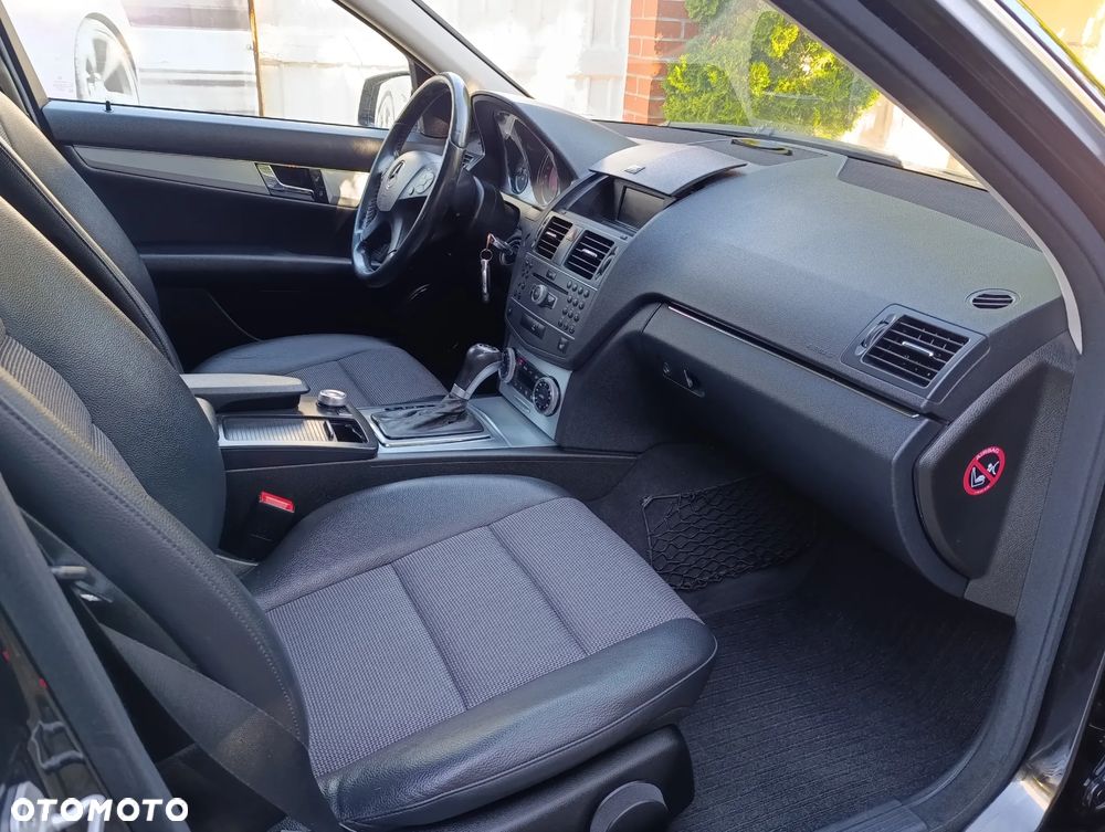 Mercedes-Benz Klasa C 180 CGI Automatik BlueEFFICIENCY Avantgarde - 10