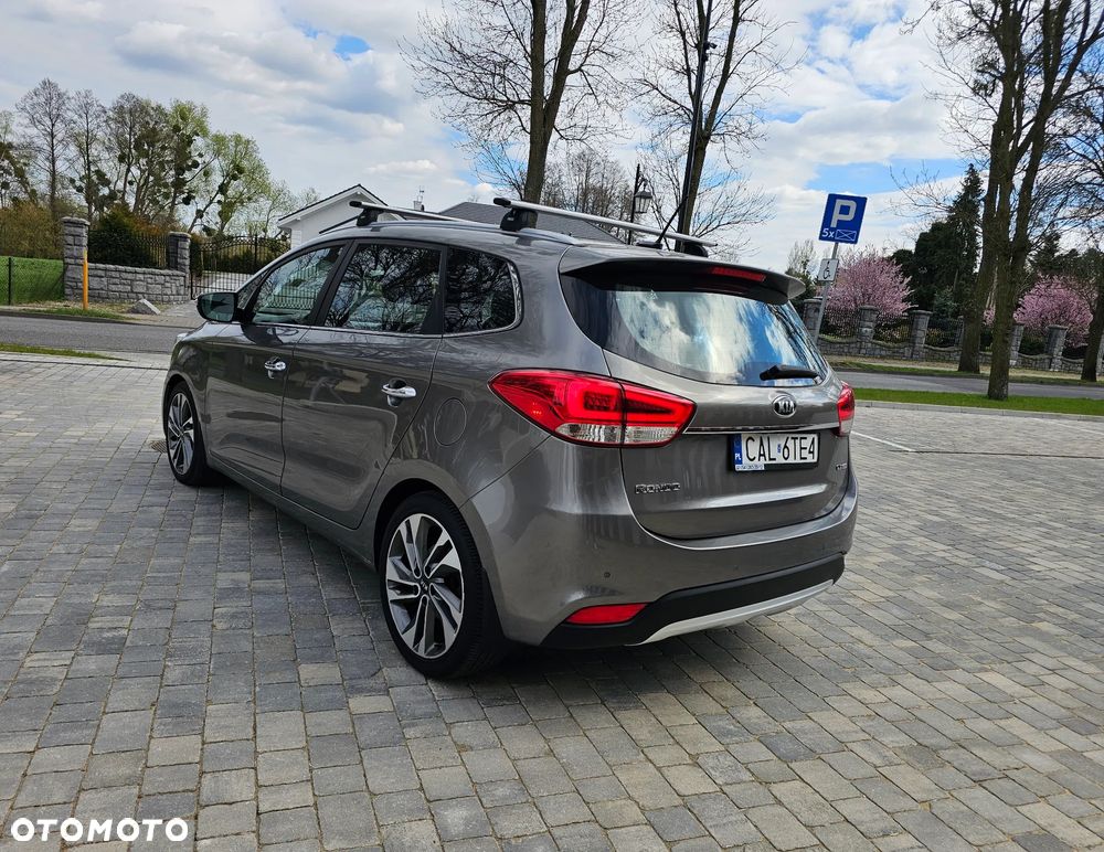 Kia Carens - 12