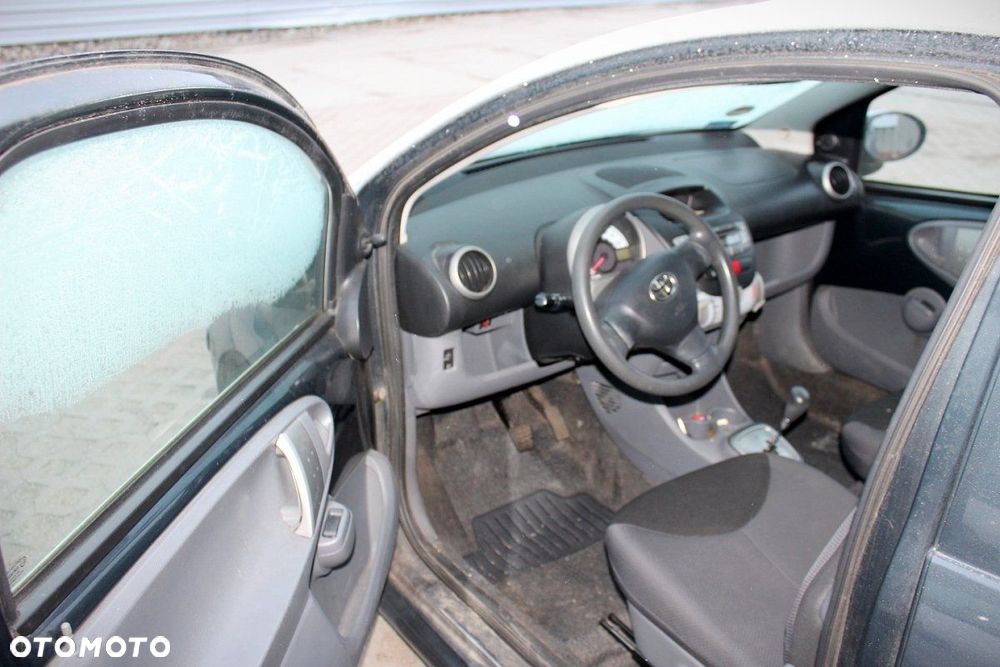 Toyota Aygo 2007 1.0VVTI 1KR-FE HB3D (MASKA, ZDERZAK, LAMPA, BŁOTNIK, DRZWI, SZYBA, FOTEL) - 6
