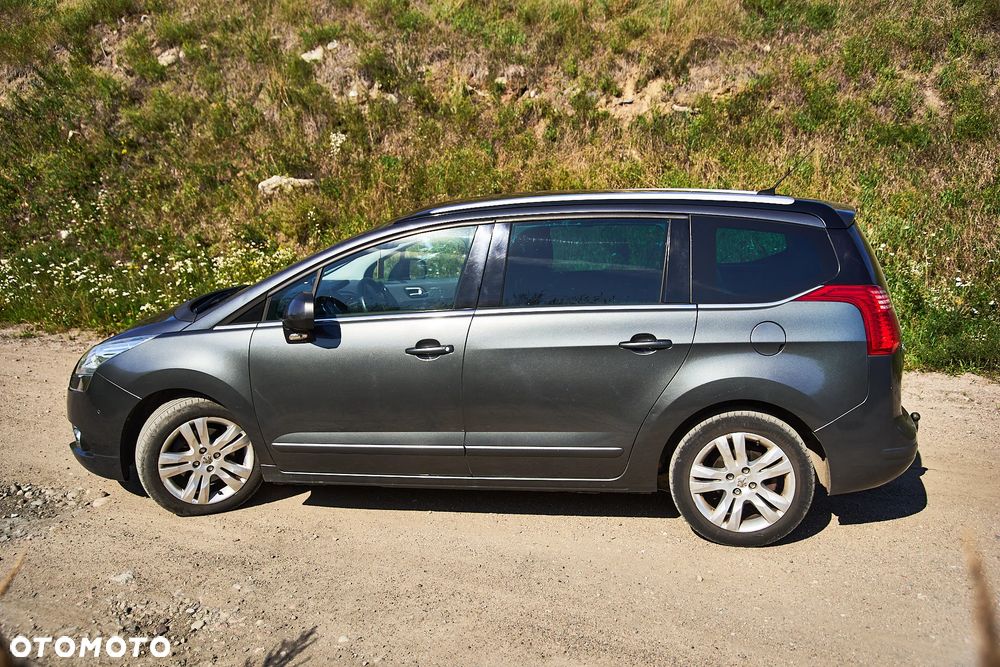 Peugeot 5008 2.0 HDi Premium + - 7
