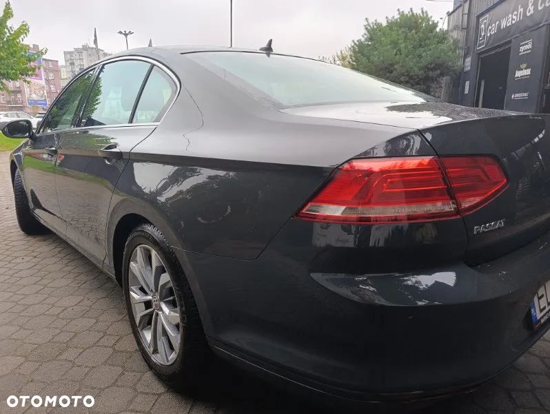 Volkswagen Passat - 11