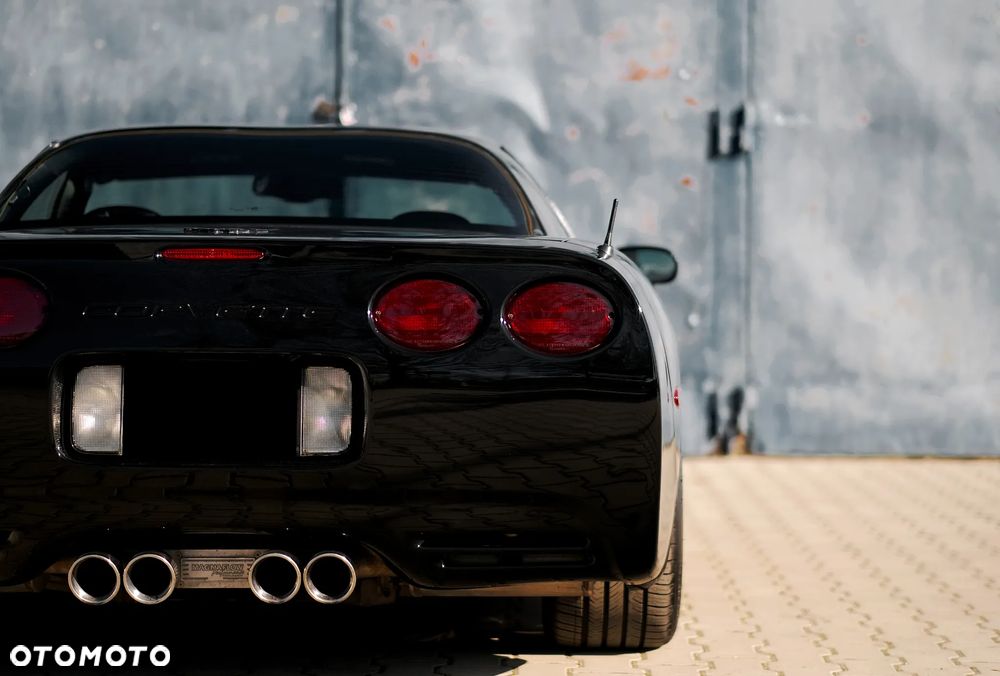 Chevrolet Corvette - 6