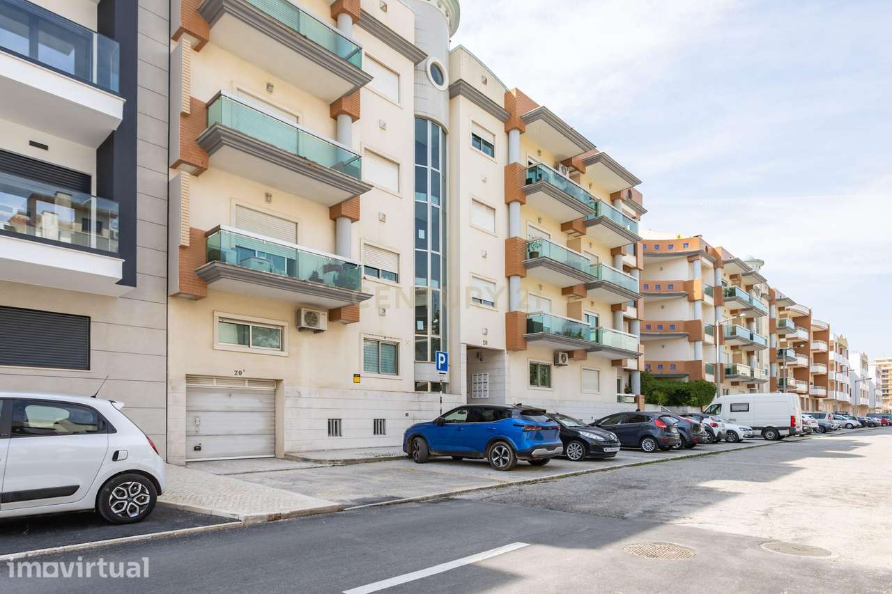 Apartamento Duplex em Santo António da Caparica com 6 assoalhadas - Grande imagem: 3/60
