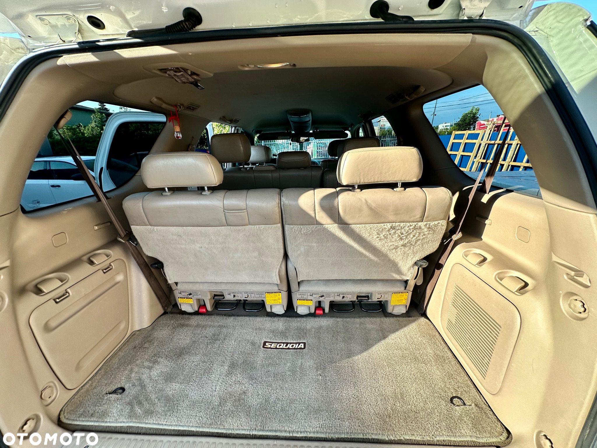 Toyota Sequoia - 10