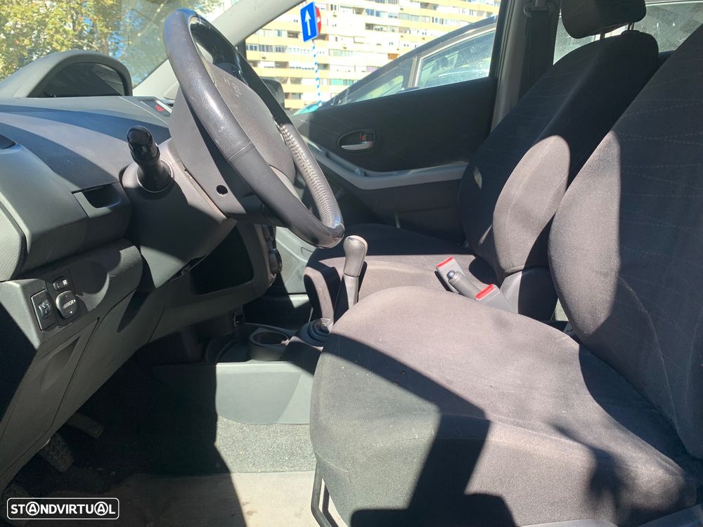 Toyota Yaris 1.0 VVT-i - 12