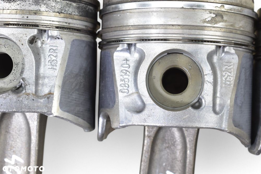 Tłok Korbowód VOLVO FORD PEUGEOT CITROEN 2.0d TDCI HDI D4204T RHR G6DA - 2