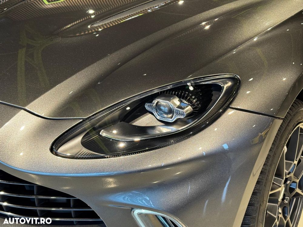 Aston Martin DBX - 6