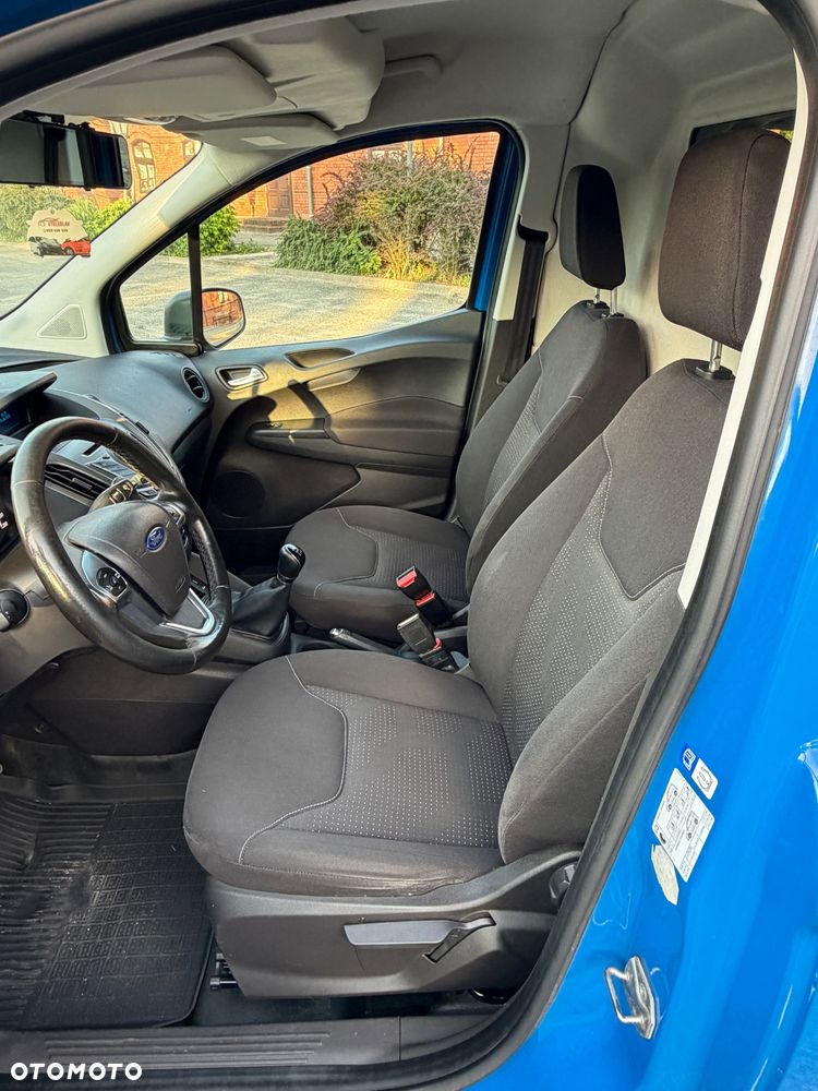 Ford transit courier - 12