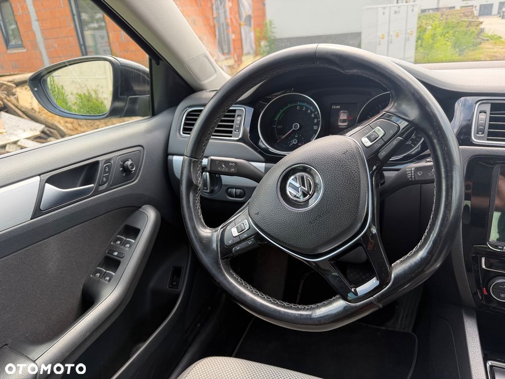 Volkswagen Jetta Hybrid - 6