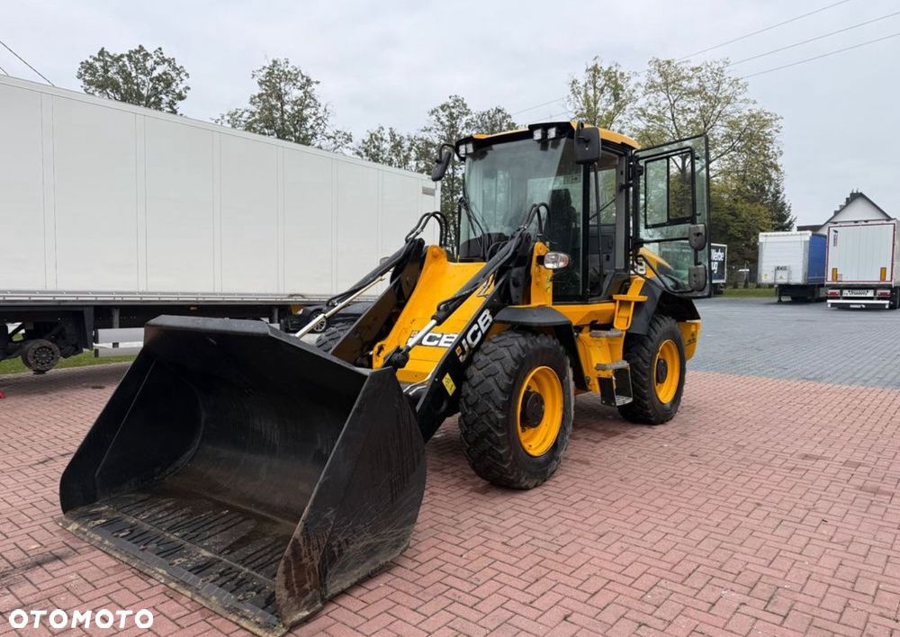 JCB 411 HT T4F - 1