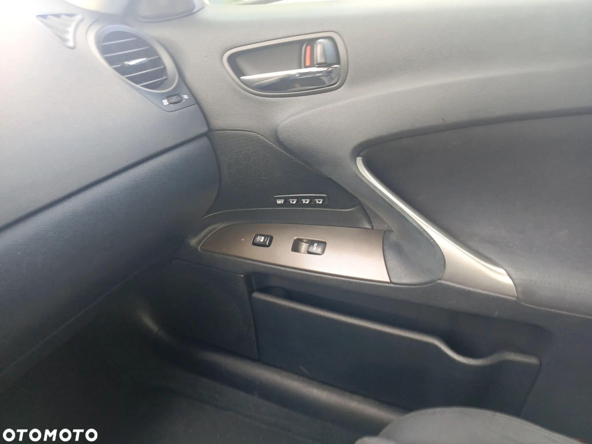 Lexus IS 220d - 17