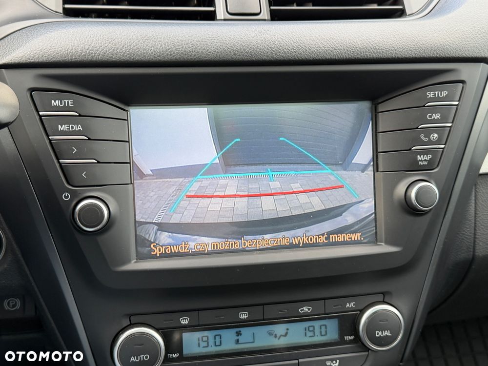 Toyota Avensis - 13