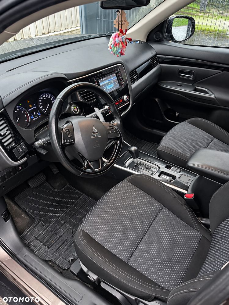Mitsubishi Outlander - 7