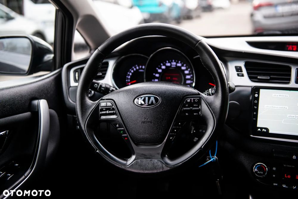 Kia Ceed 1.6 GDI ISG Vision - 32