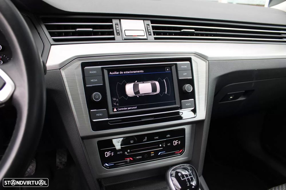 VW Passat 2.0 TDI Elegance - 33