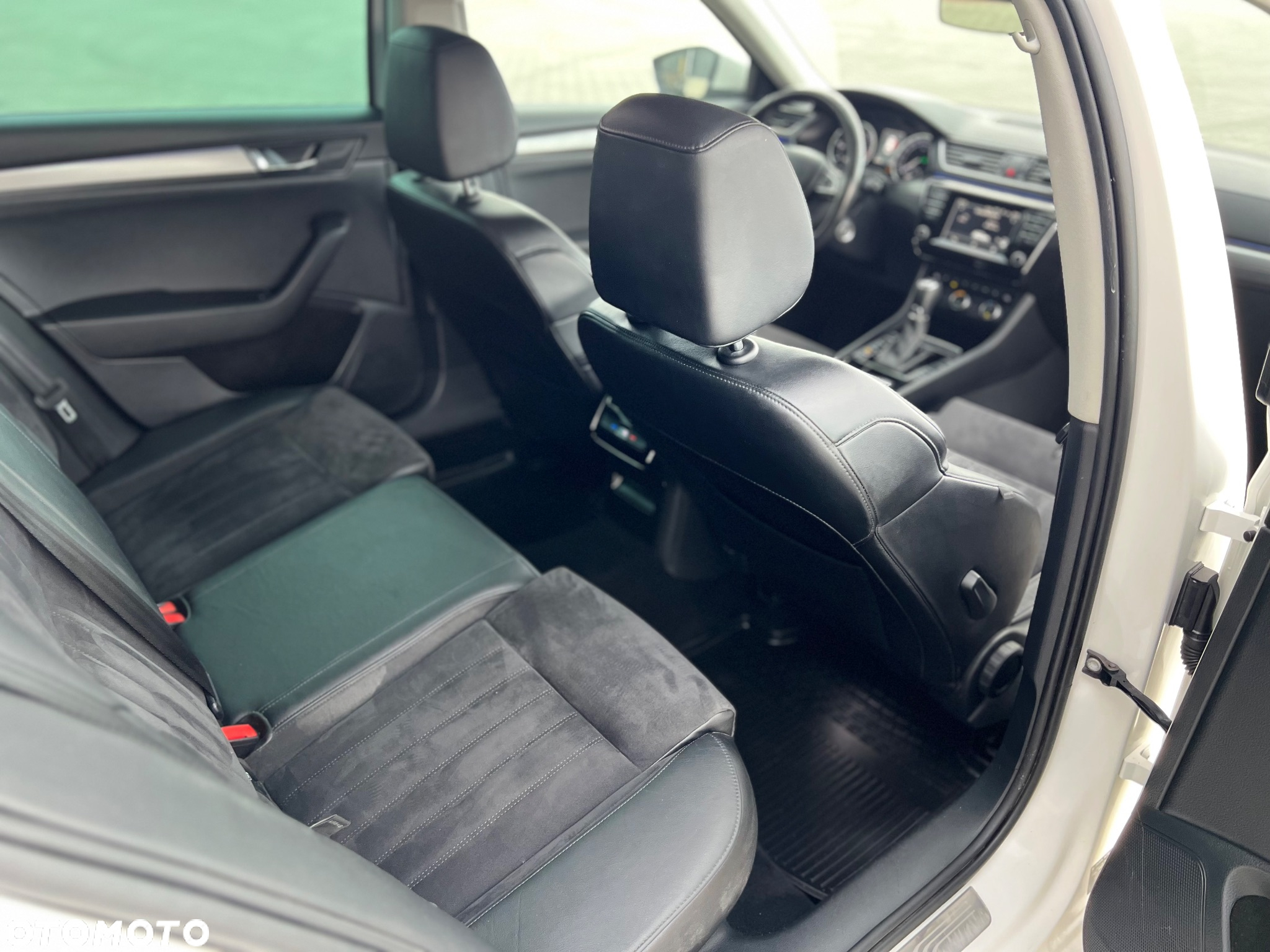 Skoda Superb 2.0 TDI 4x4 DSG Premium Edition - 17