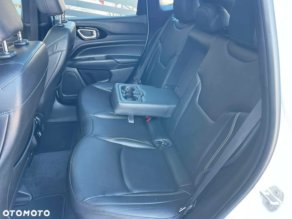 Jeep Compass - 25