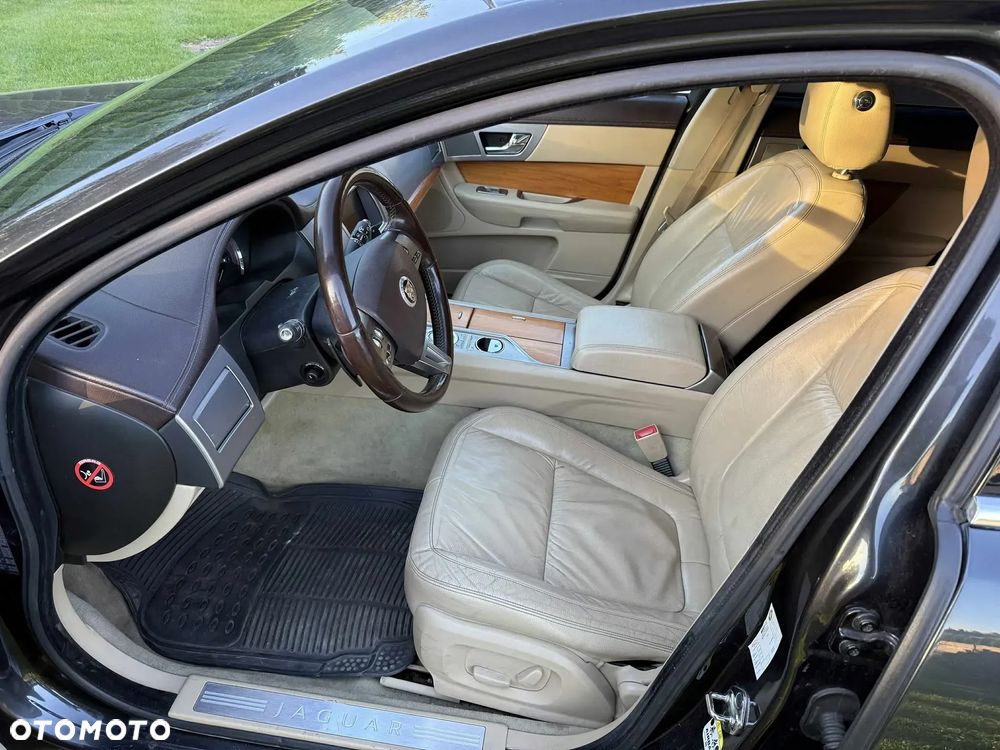 Jaguar XF 3.0 V6 D Premium Luxury - 10