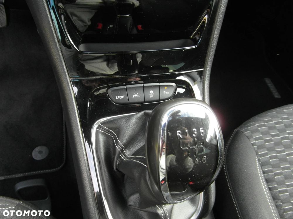 Opel Astra 1.4 T Dynamic - 27