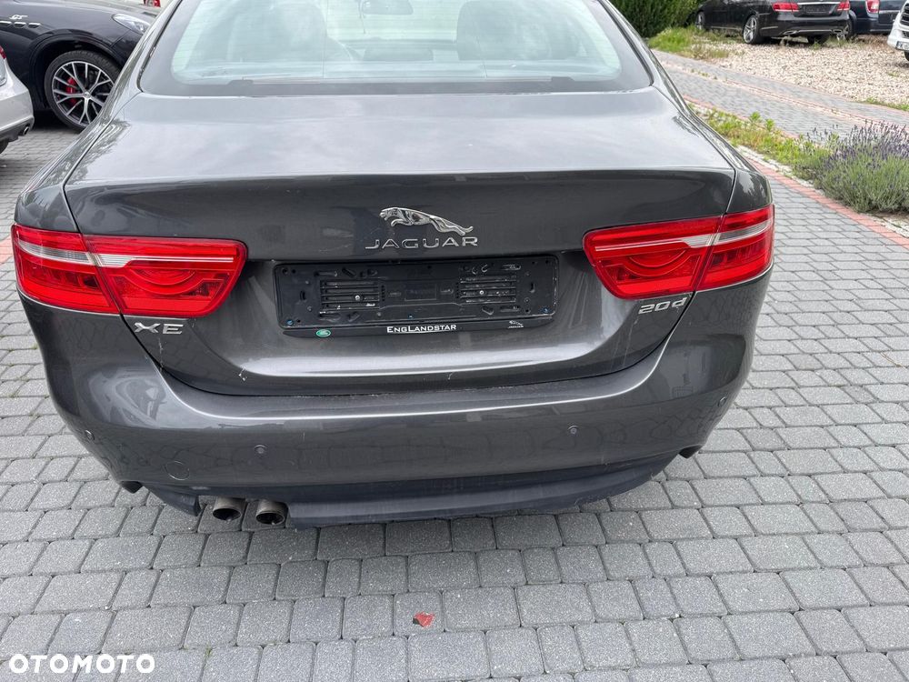 Jaguar XE 2.0 T R-Sport - 7