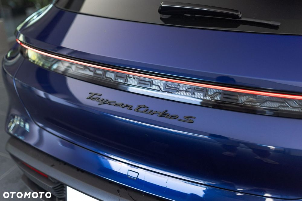 Porsche Taycan Turbo S Cross Turismo - 9