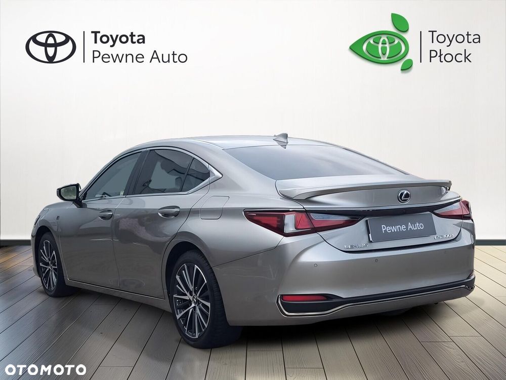 Lexus ES 300h F Sport Design - 5