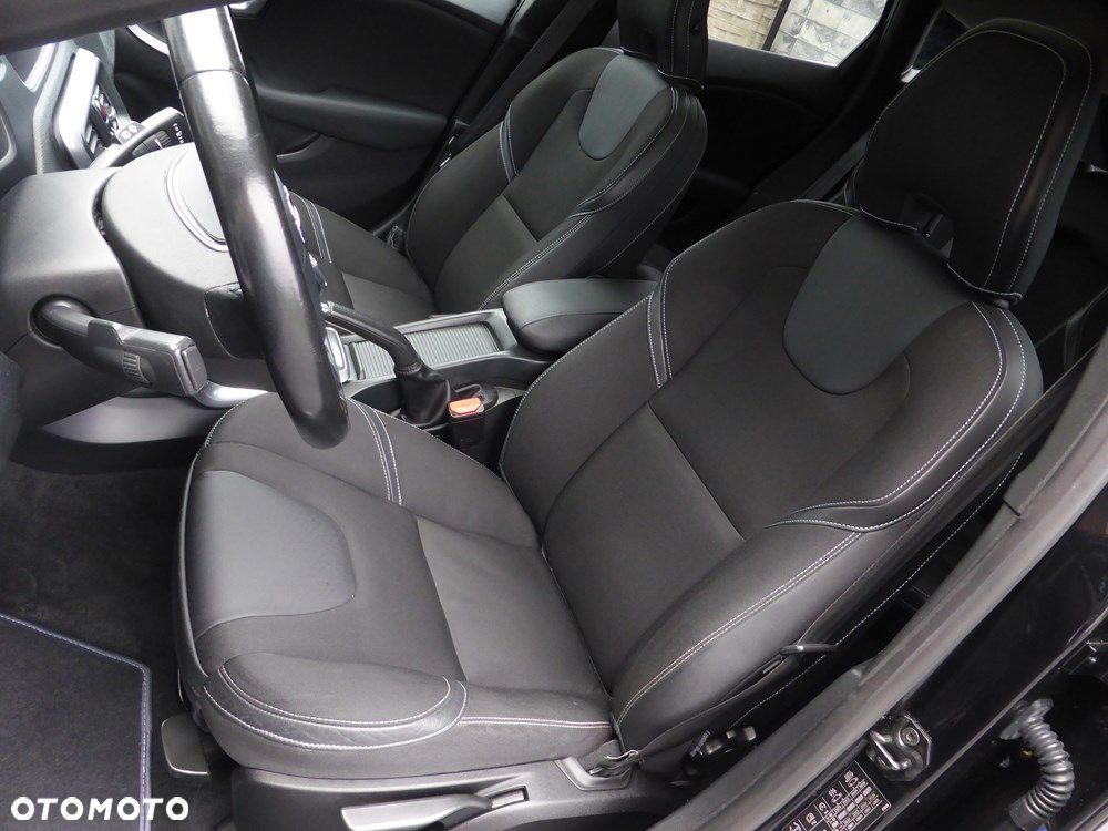 Volvo V40 D2 Momentum - 25