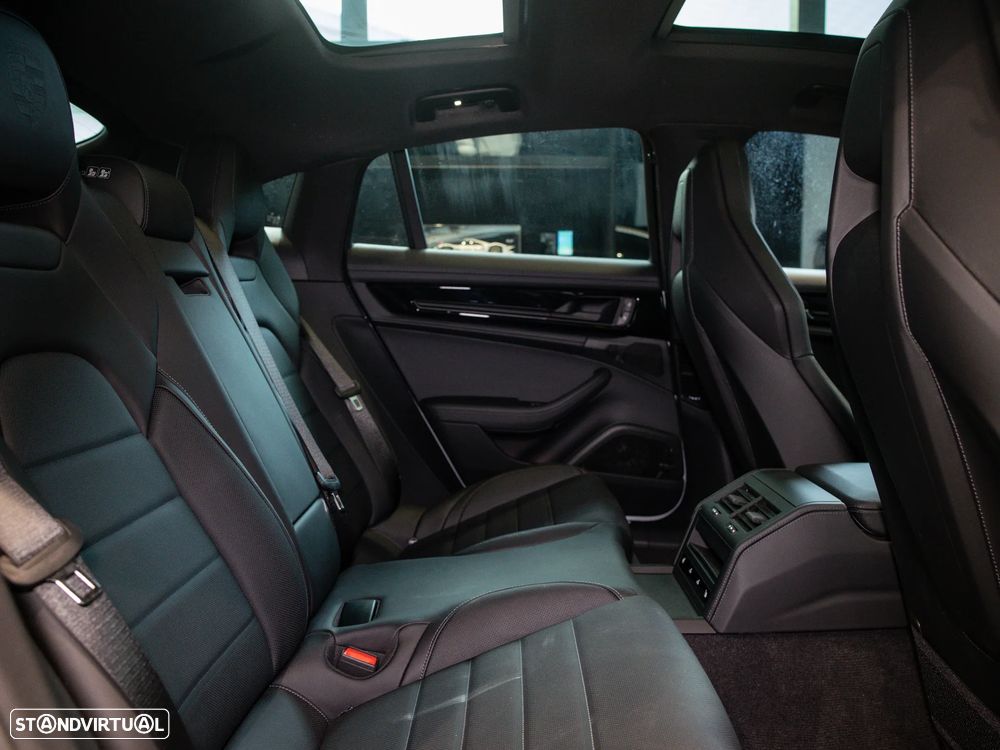 Porsche Panamera 4 E-Hybrid - 28