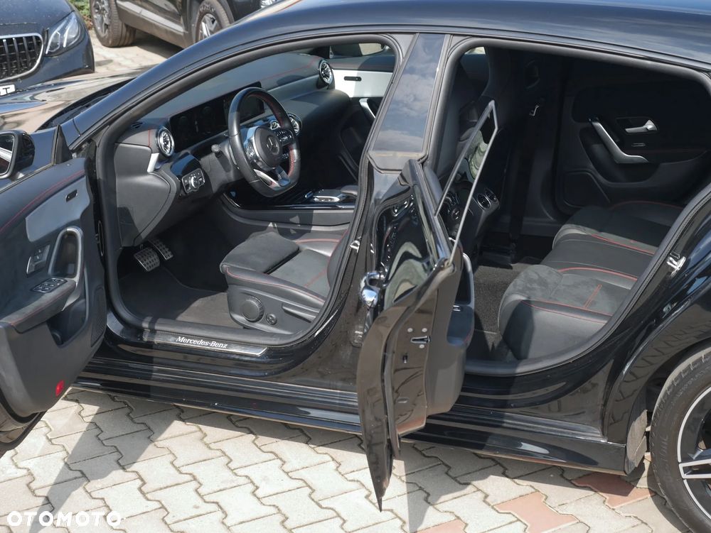 Mercedes-Benz CLA 180 7G-DCT AMG Line - 9