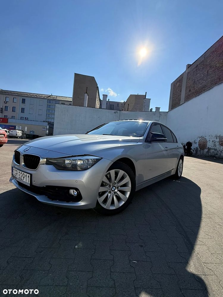 BMW Seria 3 320i xDrive - 14
