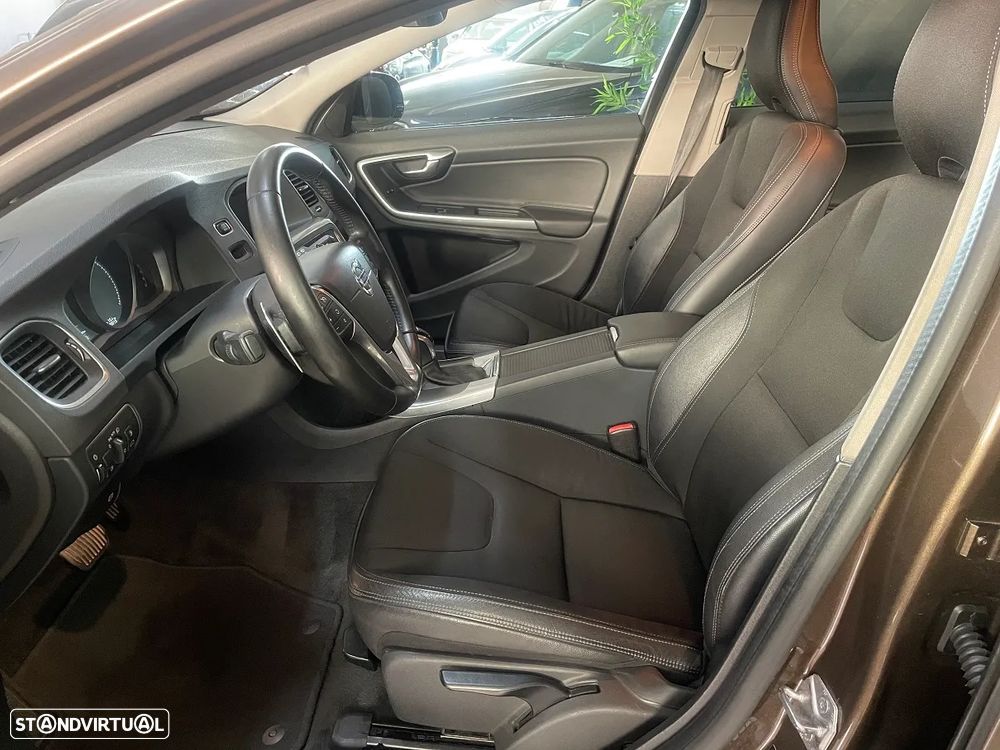 Volvo V60 Cross Country 2.0 D3 Momentum Geartronic - 7