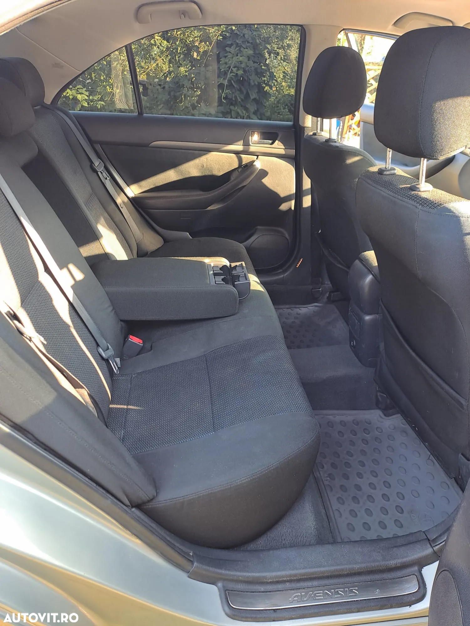 Toyota Avensis 1.6 Comfort - 9