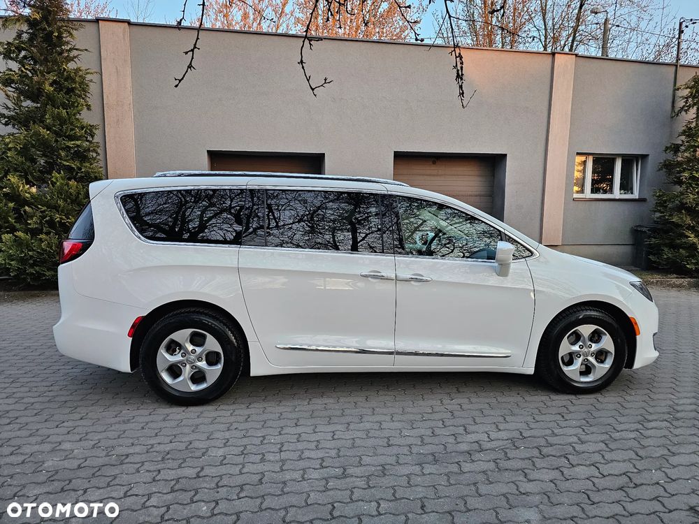 Chrysler Pacifica - 9