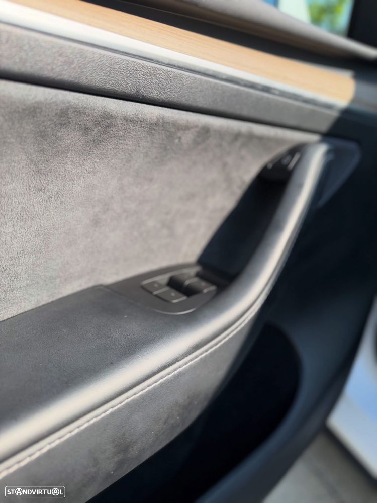 Tesla Model Y RWD - 12