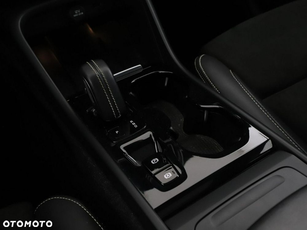 Volvo XC 40 T5 AWD R-Design - 31