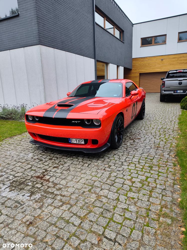 Dodge Challenger - 2