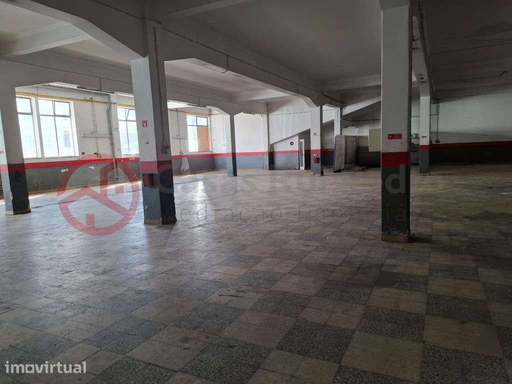 Armazém com 700m2 na Cruz de Pau - Grande imagem: 4/20