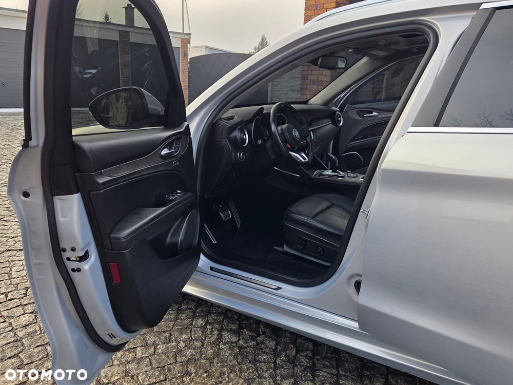Alfa Romeo Stelvio 2.0 Turbo 16V AT8-Q4 Veloce - 15