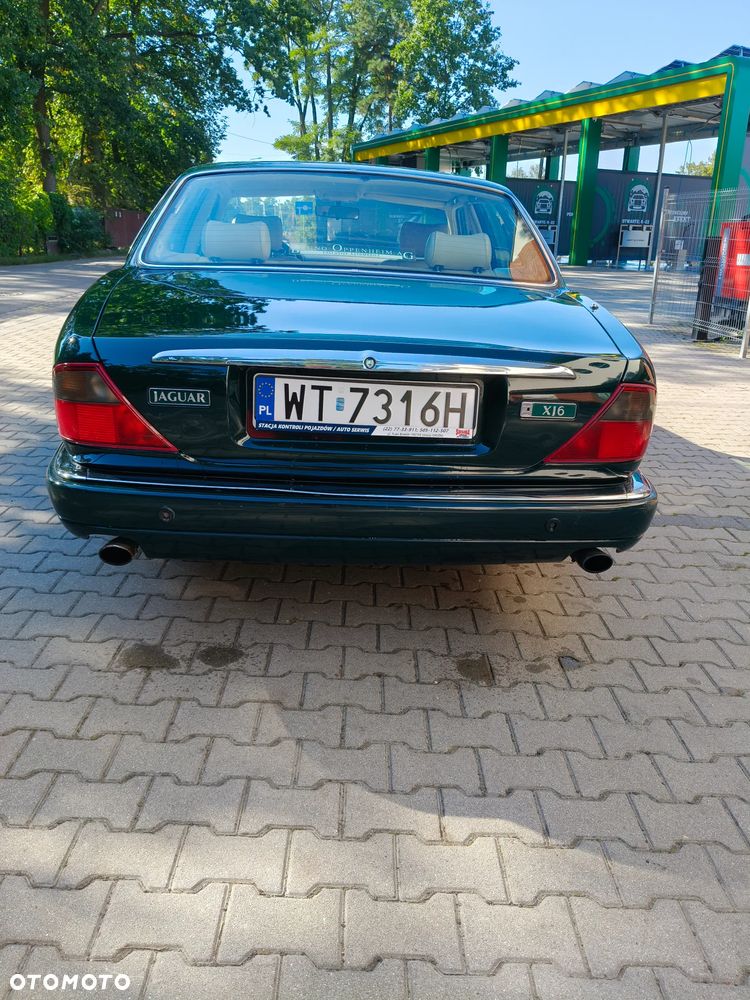 Jaguar XJ - 8