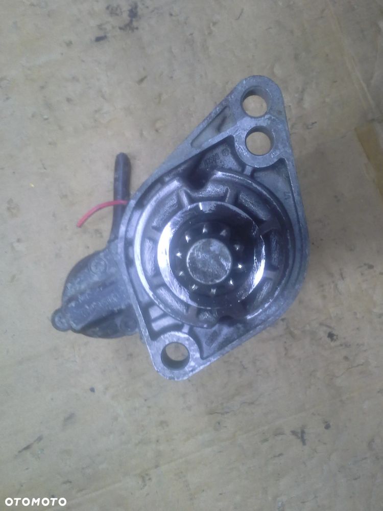 Volkswagen Caddy 2.0 SDi rozrusznik - 4