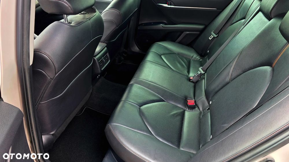 Toyota Camry 2.5 Hybrid Executive CVT - 19