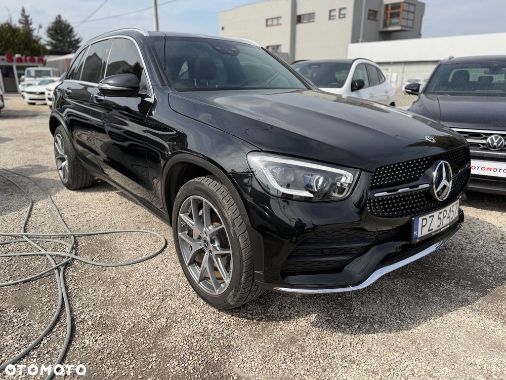 Mercedes-Benz GLC 300 4Matic 9G-TRONIC AMG Line - 2