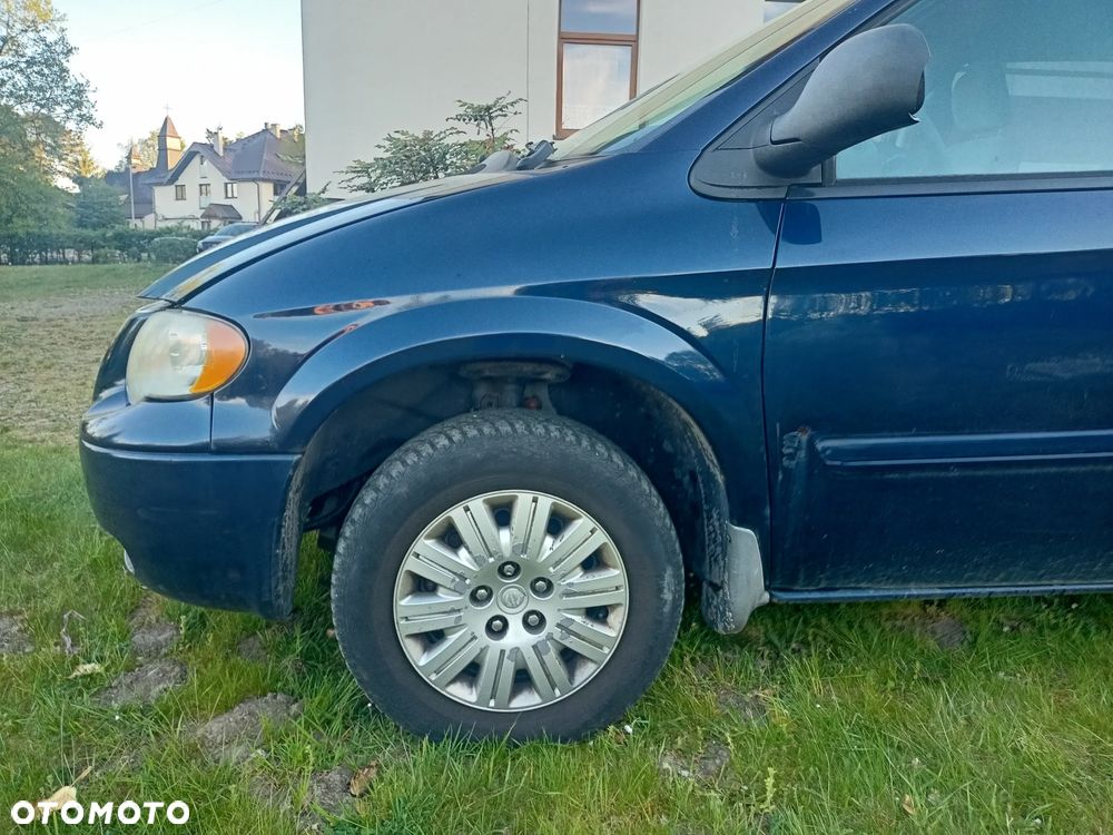 Chrysler Town & Country 3.3L LX - 15