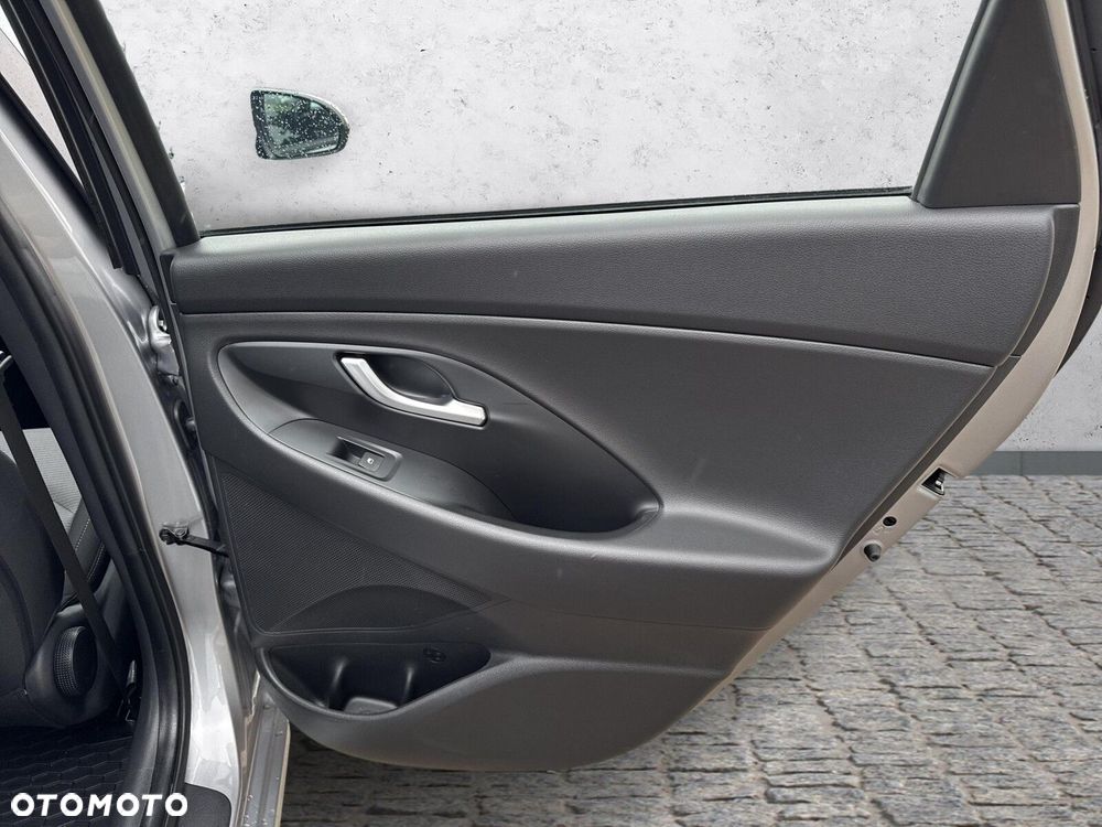 Hyundai i30 1.5 DPI Classic + - 33