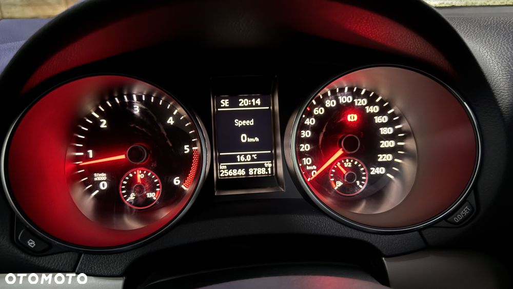 Volkswagen Golf 2.0 TDI Highline - 32